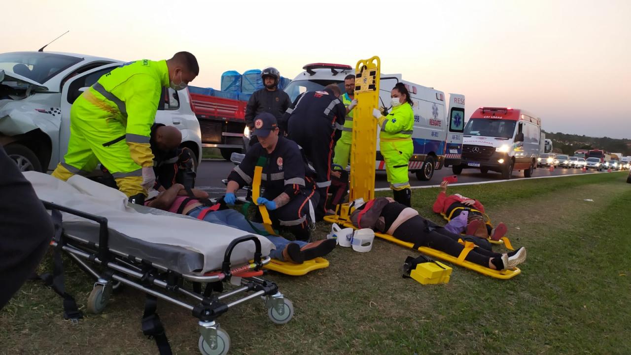 Foto 10 de 10 — Grave acidente na rodovia Washington Luís deixa 5 feridos na região de Araraquara